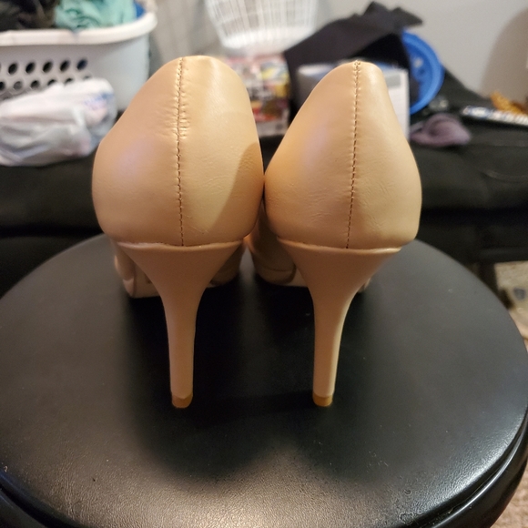 Heels - Picture 2 of 3